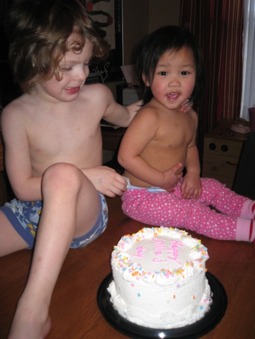 kids-with-cake